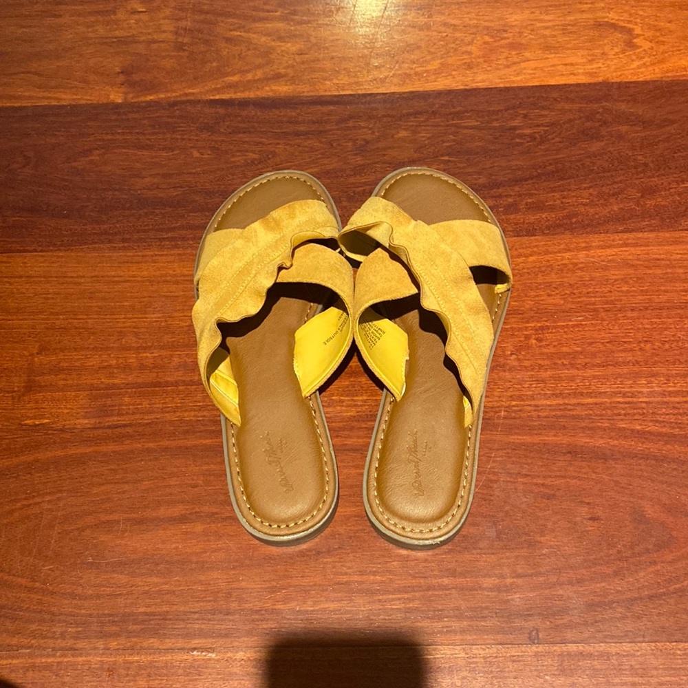 Never worn suede mustard yellow sandals great for summer 🌼